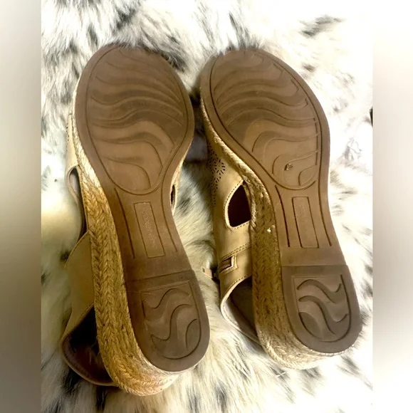 Easy Street Sandals with 2 inch heel - Picture 5 of 5